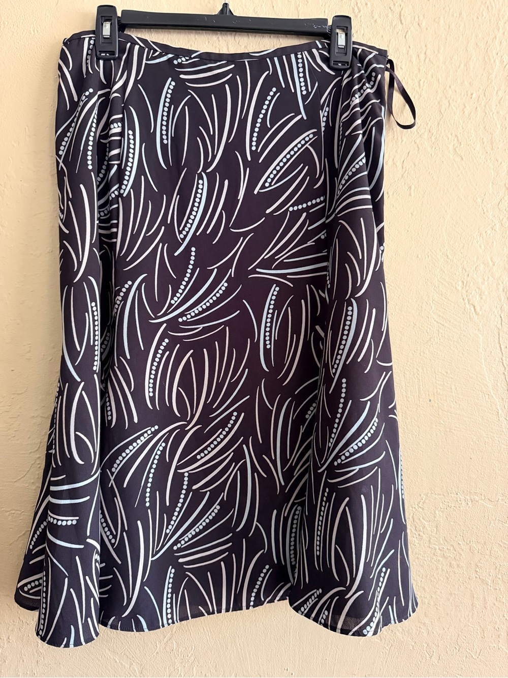 Jones Wear Black & White Printed Sarong Skirt